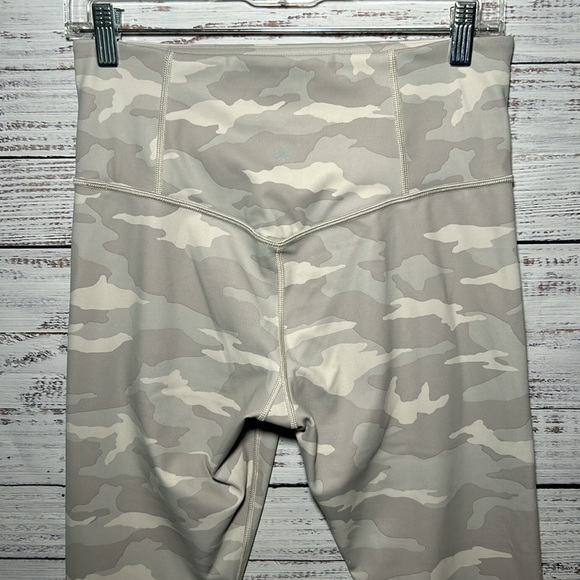 Athleta Elation 7/8 Leggings Tights Light Camo Pint Medium - Picture 13 of 16